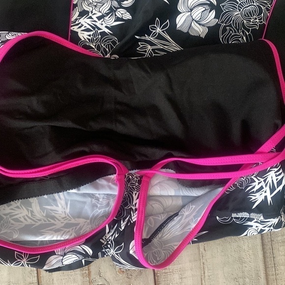 Women’s tankini black and white size 3X  bathing suit top razor back - Picture 5 of 5